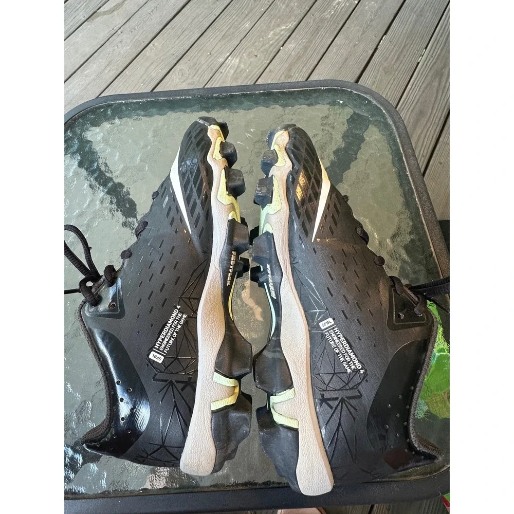 Nike Softball Cleats Molded Youth Kids Black and White CZ5919-010 Size‎ 4.5Y